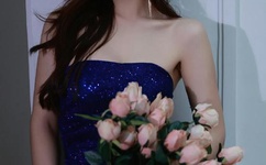 梁靖昆晒全家福